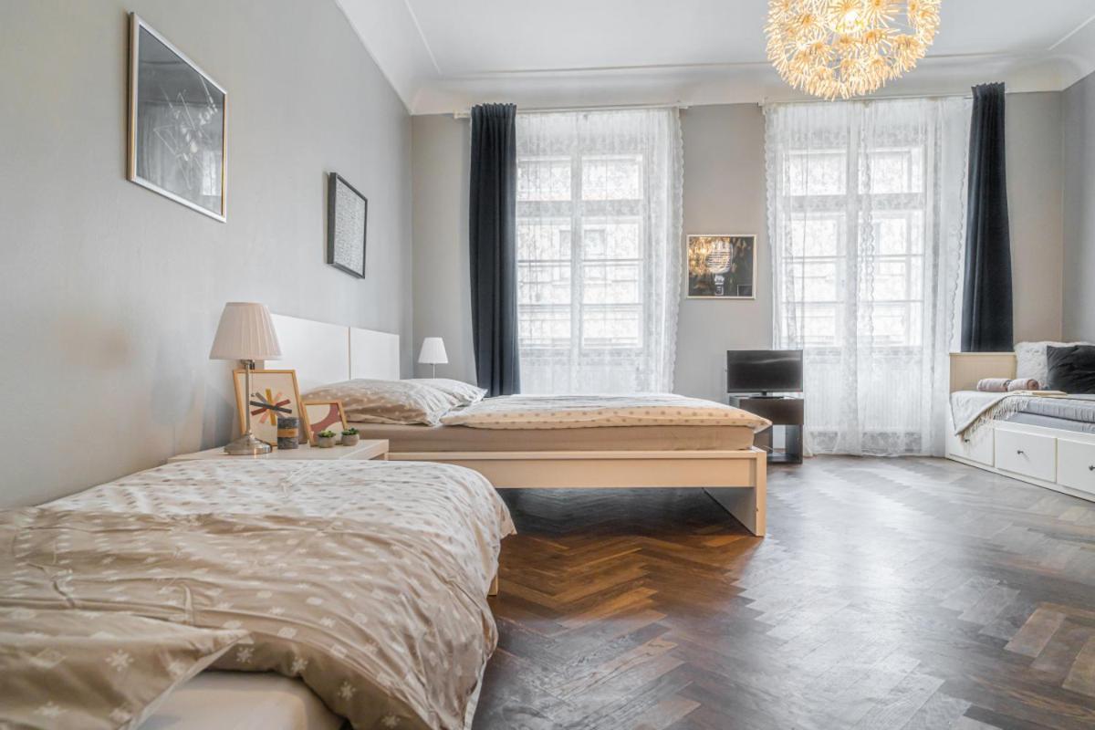 Bright Studio Close To Charles Bridge And Prague Castle Apartment Exterior foto