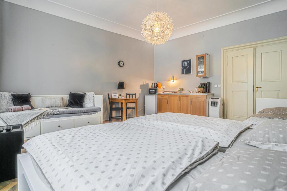 Bright Studio Close To Charles Bridge And Prague Castle Apartment Exterior foto