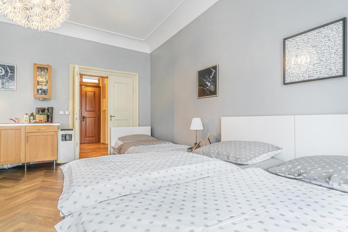 Bright Studio Close To Charles Bridge And Prague Castle Apartment Exterior foto