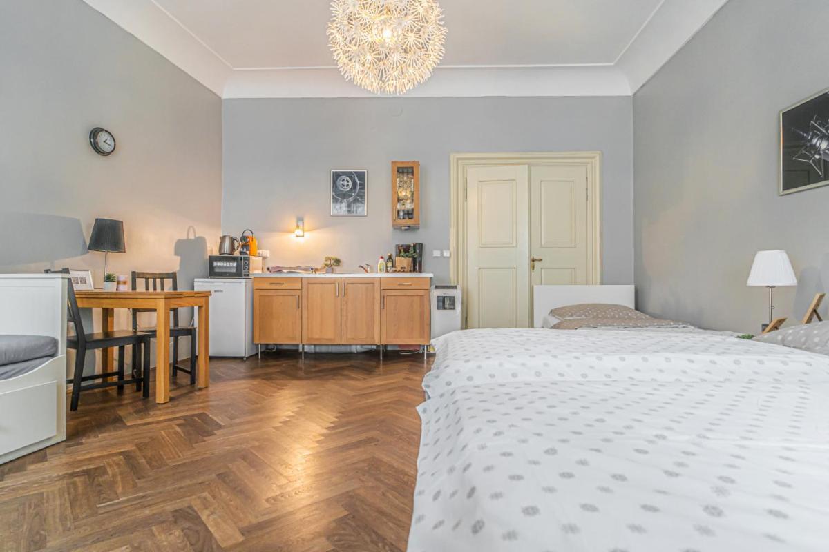 Bright Studio Close To Charles Bridge And Prague Castle Apartment Exterior foto